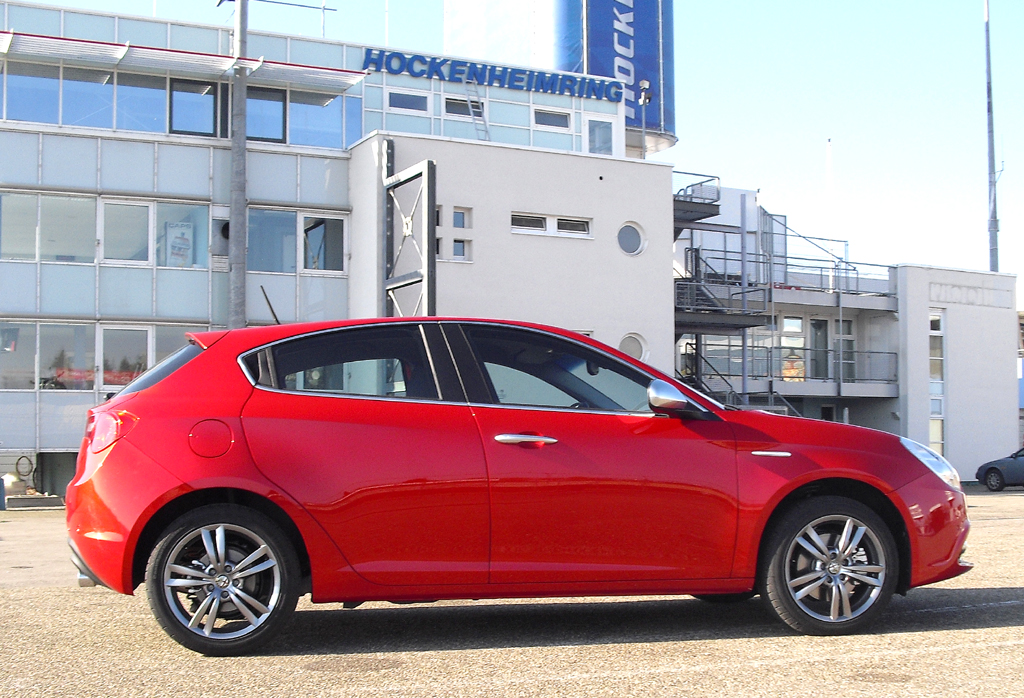 Alfa Romeo Giulietta: So sieht das Kompaktmodell von der Seite aus. 