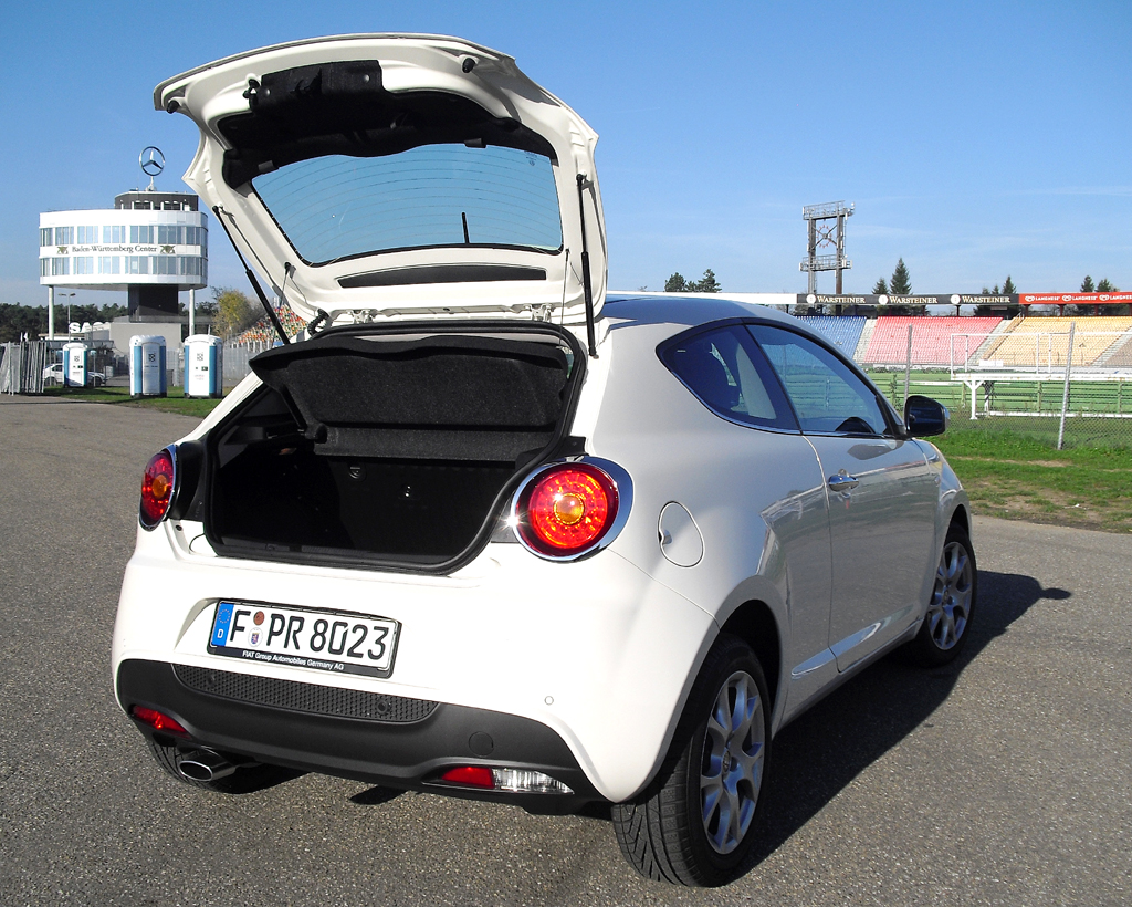 Alfa Romeo Mito: Ins Gepäckabteil passen 270 bis 950 Liter hinein. 