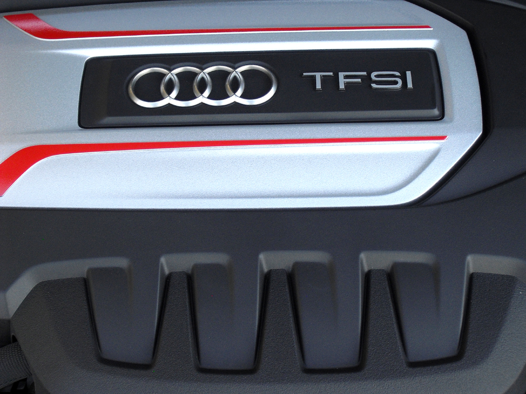 Audi S3 Limousine: Blick auf den 2,0-Liter-Vierzylinder-Turbo mit 221/300 kW/PS. 