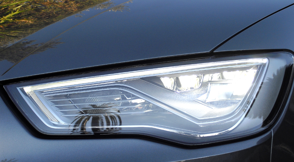 Audi S3 Limousine: Moderne Xenon-Plus-Leuchteinheit vorn. 