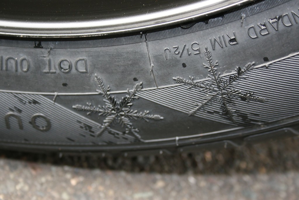 Autofahrer lassen sich von Winterreifen aufs Glatteis führen