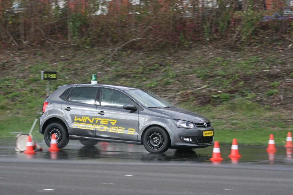 Autofahrer lassen sich von Winterreifen aufs Glatteis führen