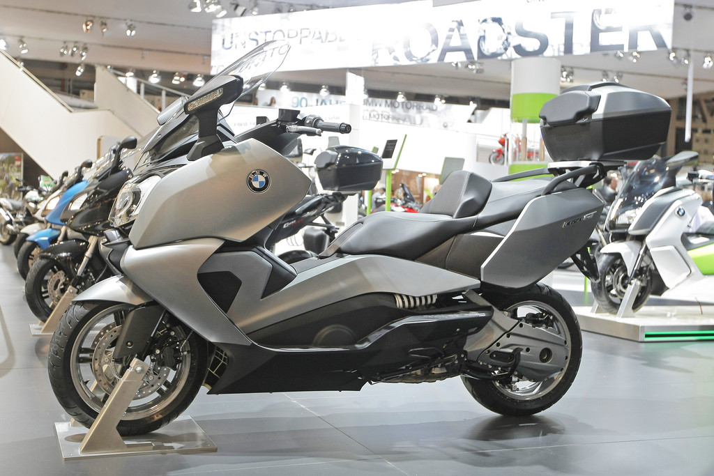 BMW kleidet seine Scooter neu ein