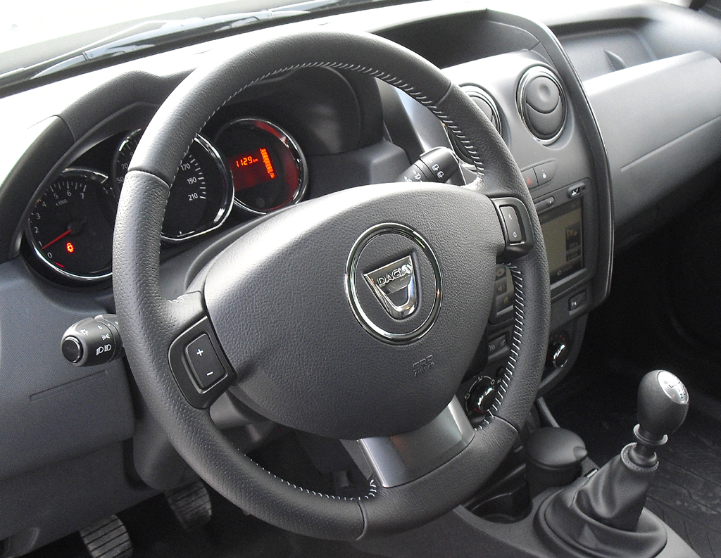 Dacia Duster: Blick ins Cockpit. 