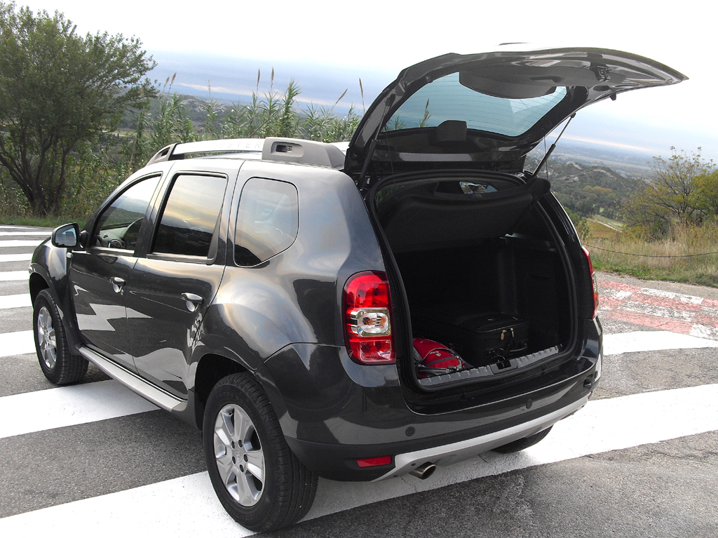 Dacia Duster: Das Gepäckabteil fasst 475 bis 1636, beim Allradler 443 bis 1604 Liter. 