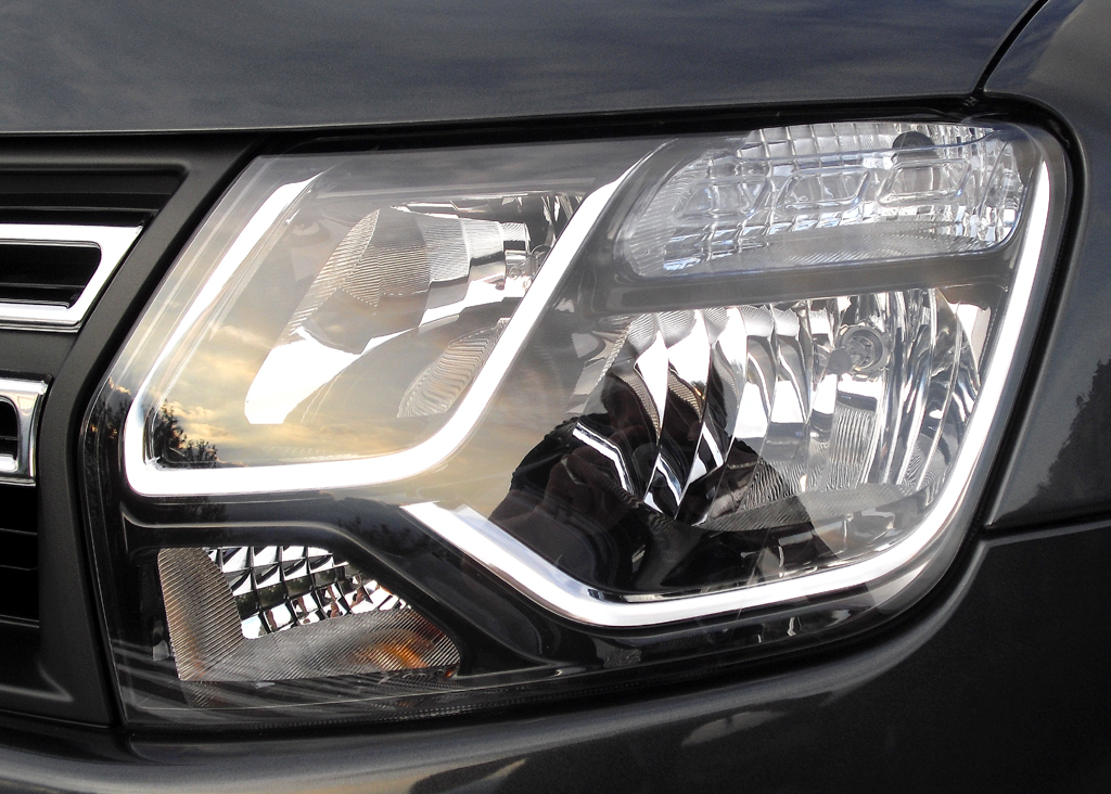Dacia Duster: Moderne Leuchteinheit vorn. 