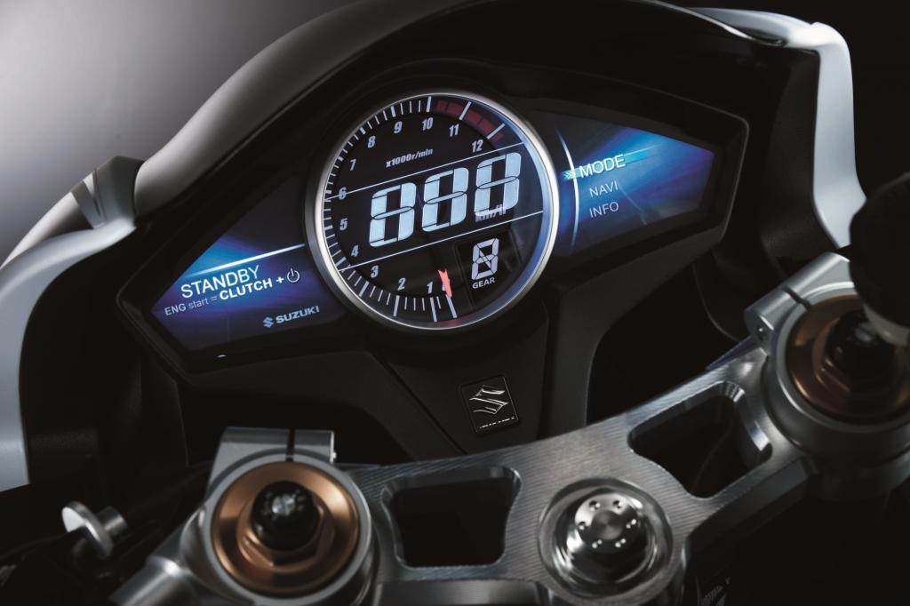 Das Concept Bike „Recursion“ stellt ein kompaktes Motorrad mit einem 588 Kubikzentimeter großen Zweizylindermotor dar.