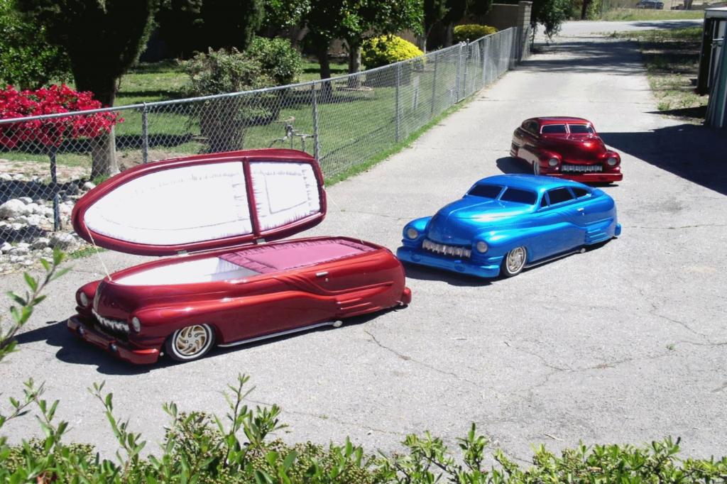 Denn der Name des Unternehmens ist Programm: „Cruisin Caskets“, das könnte man mit „herumfahrende Särge“ übersetzen.