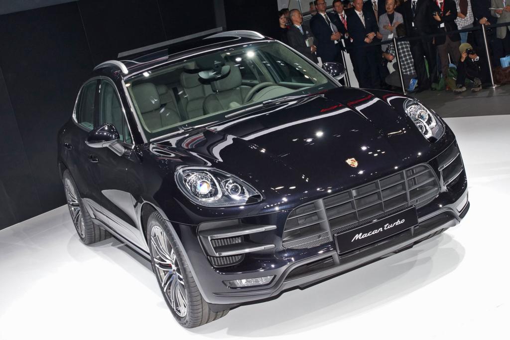 Denn der neue Porsche Macan feierte eine Doppelpremiere etwas zeitversetzt auf beiden Messen. 