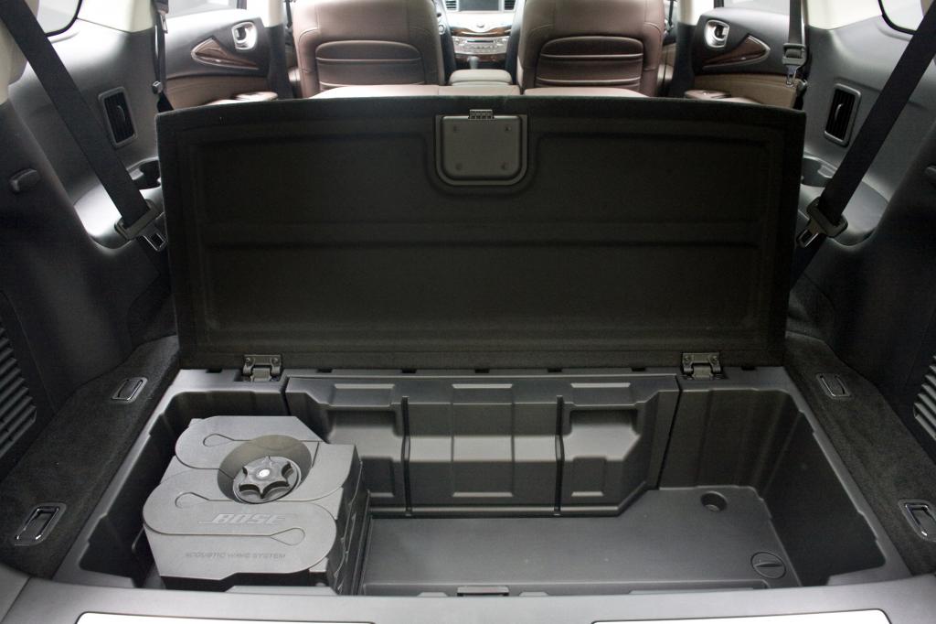 Denn gab es den QX60 bis dato nur als reinen Benziner, haben die Japaner in diesem Herbst erstmals auch eine Hybrid-Version aufgelegt. 