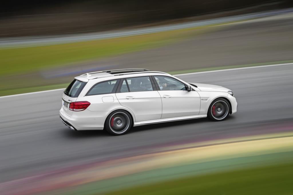 Der 5,5-Liter-Biturbo leistet nun 430 kW/585 PS, das sind 20 kW/28 PS mehr als zuvor