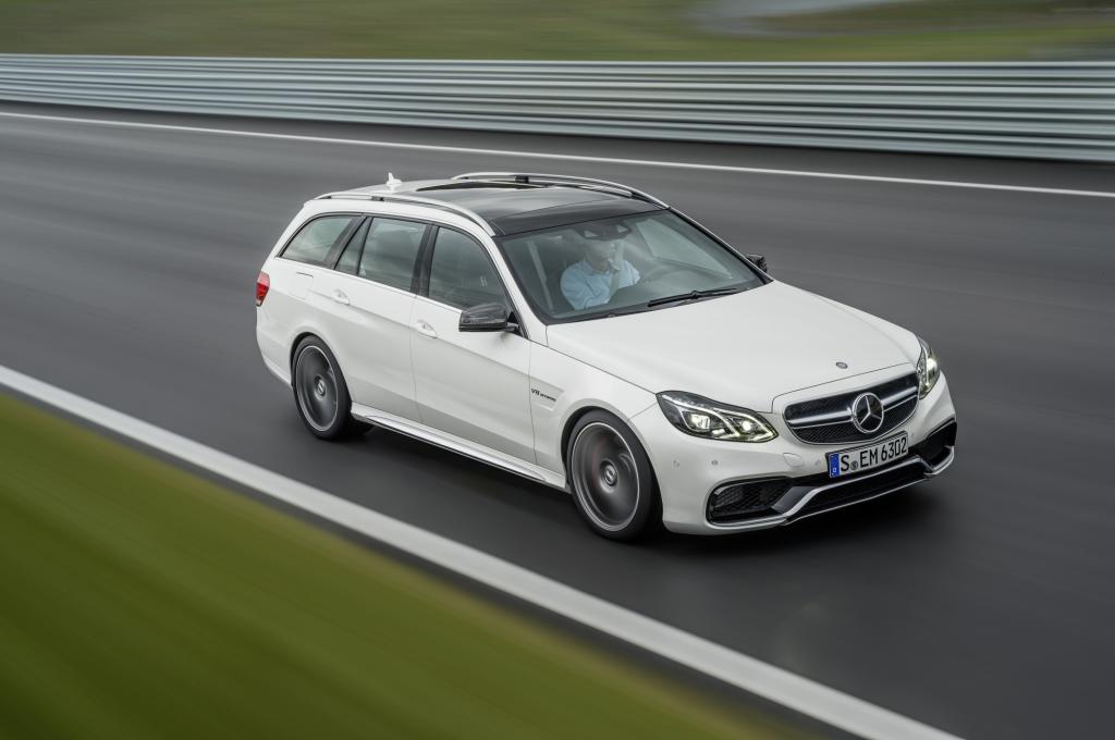 Der serienmäßige Allradantrieb verteilt das Motormoment bis zu 67 Prozent auf die Hinterachse