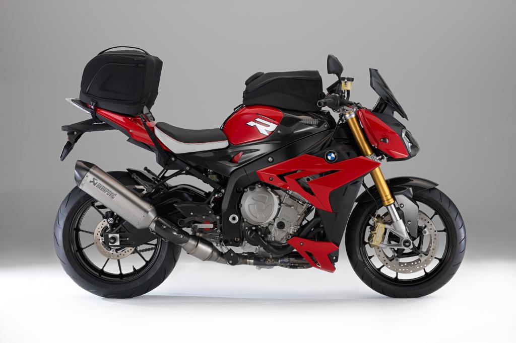 Die neue S 1000R, vom sehr erfolgreichen Superbike S 1000 RR abgeleitet, leistet bei einem fahrfertigen Leergewicht von nur 207 Kilogramm stramme 118 kW/160 PS bei 11.000/min