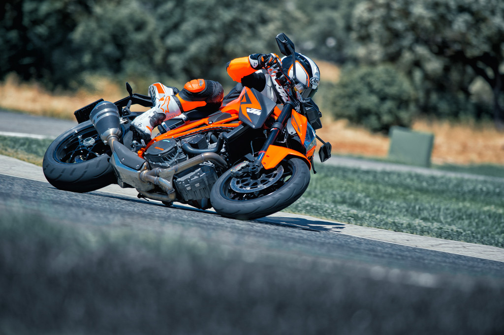 Eicma 2013: KTM setzt bei den Dukes noch eine drauf