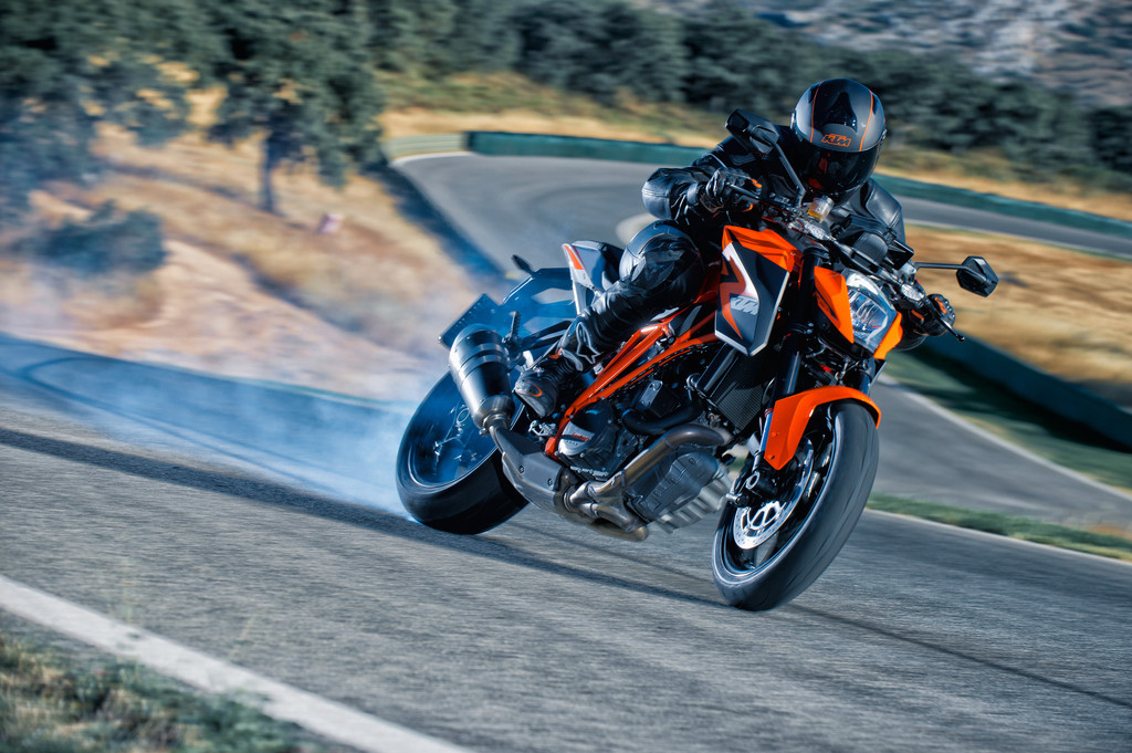 Eicma 2013: KTM setzt bei den Dukes noch eine drauf