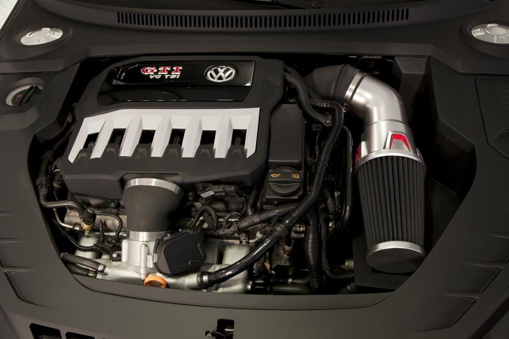 Ein direkteinspritzender Benziner mit doppelter Turboaufladung, 370 kW/503 PS Leistung, das maximale Drehmoment von 560 Newtonmetern liegt bei 4.000 bis 6.000 U/min. 