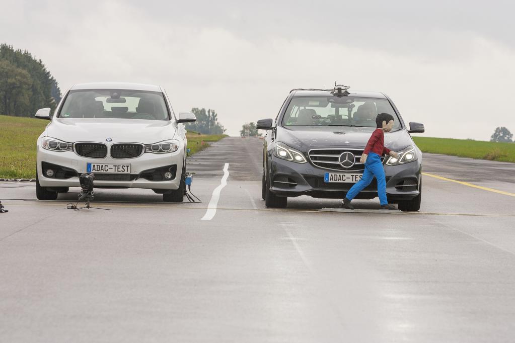 Fußgängerschutz von Volvo und Lexus überzeugt im Test