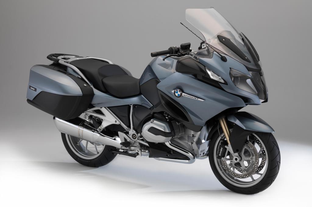 Gewohnt gediegen erscheint die Neuauflage des Komfort-Tourers R 1200 RT, der nun vom wassergekühlten 92kW/125-PS-Vierventilboxer befeuert wird