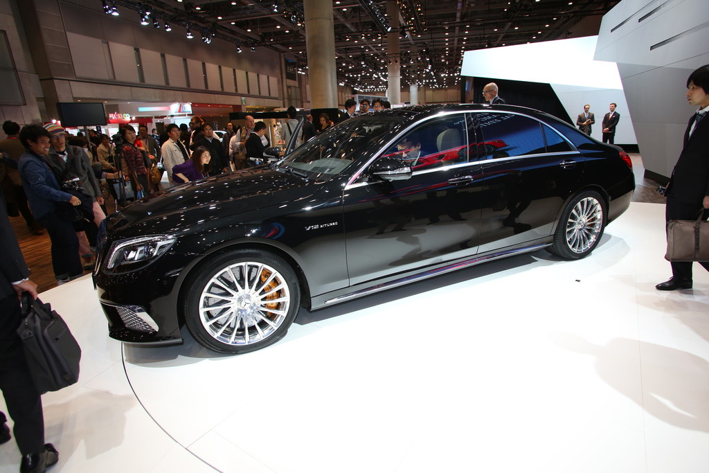 L.A. und Tokyo 2013: AMG schickt die S-Klasse in 4,3 Sekunden auf 100