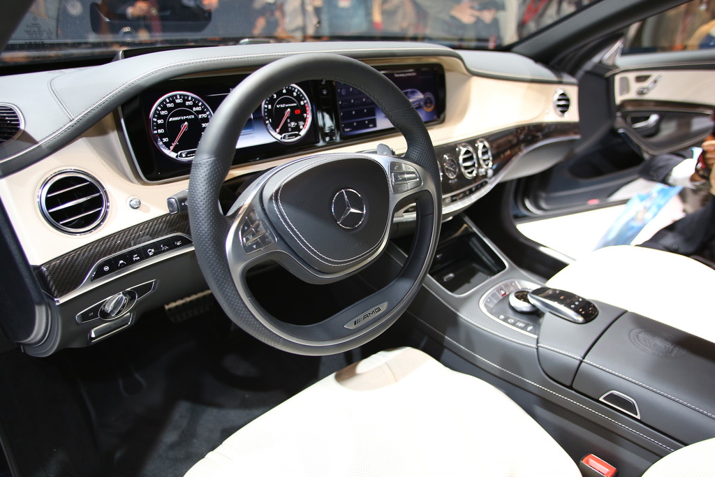 L.A. und Tokyo 2013: AMG schickt die S-Klasse in 4,3 Sekunden auf 100