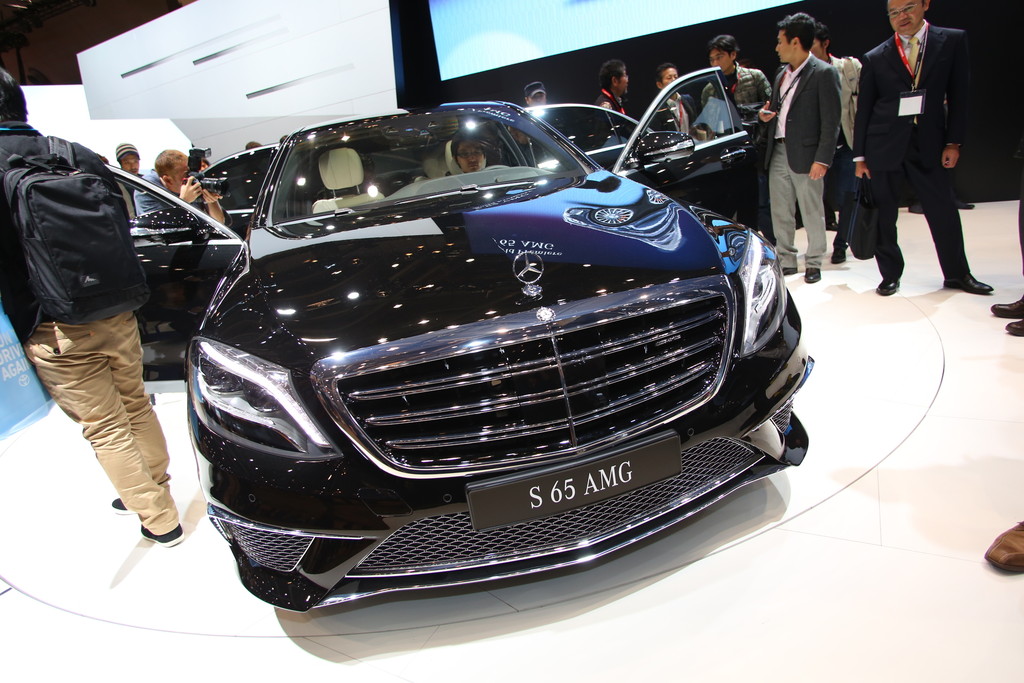 L.A. und Tokyo 2013: AMG schickt die S-Klasse in 4,3 Sekunden auf 100