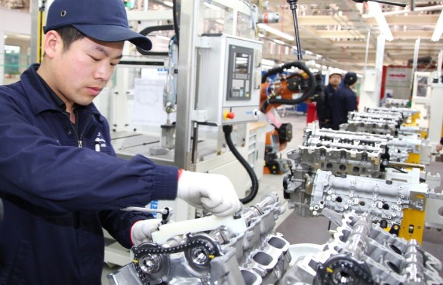 Mercedes-Benz eröffnet erstes Motorenwerk außerhalb Deutschlands