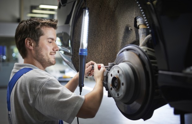 Mit Philips unters Auto schauen