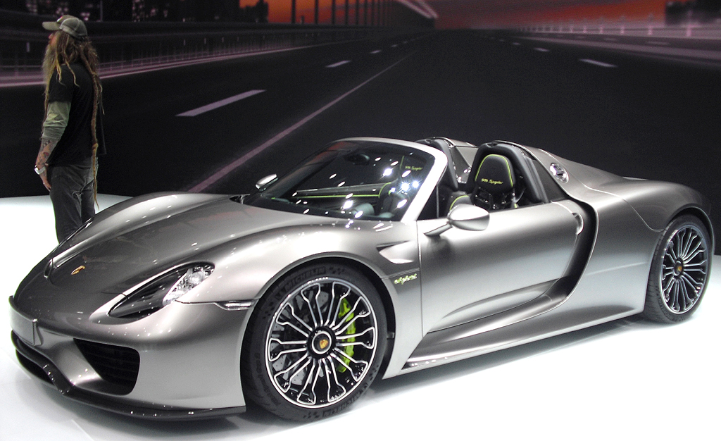 Mit elektrischem Antrieb: Porsche-Sportwagen 918 Spyder. 