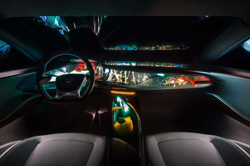 Opel Monza Concept macht das Armaturenbrett zum Event