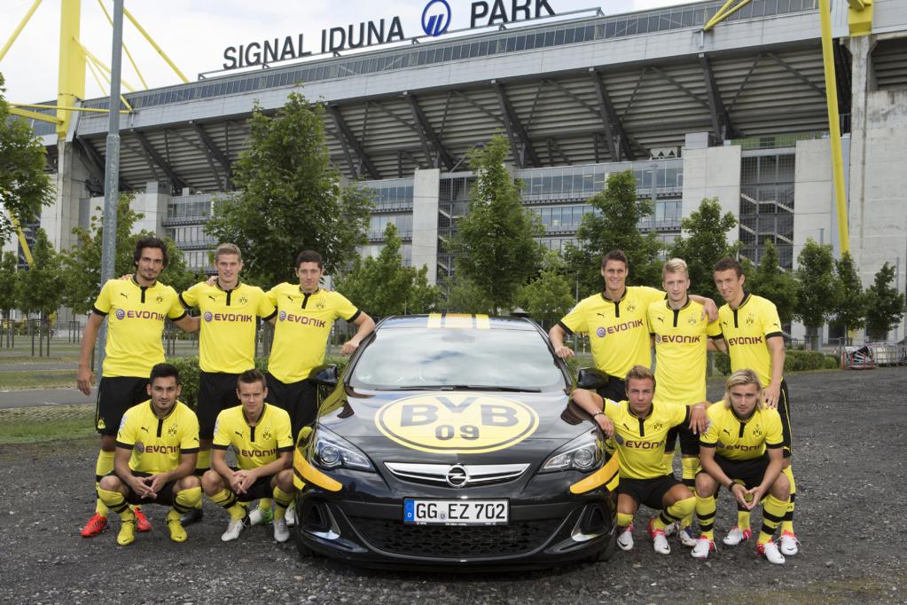Opel mit fünf Fußballclubs erfolgreich unterwegs