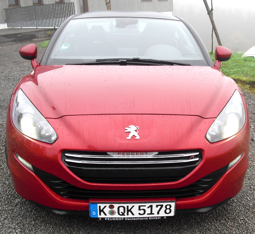 Peugeot RCZ R: Blick auf die Frontpartie. 