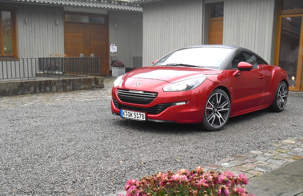Peugeot RCZ R: Vom normalen RCZ unterscheidet sich der R äußerlich in kleinen Details.