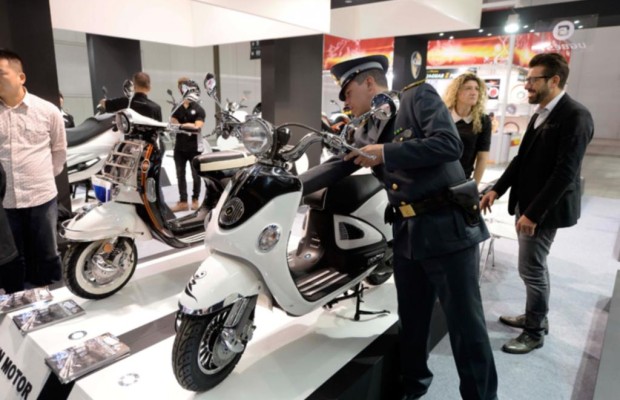 Plagiate auf der Eicma - Polizei beschlagnahmt elf falsche Vespas