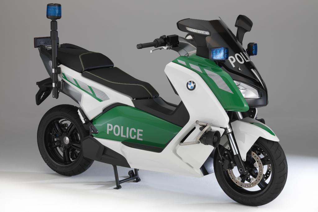 Polizei: Roller-Weltpremiere bei BMW