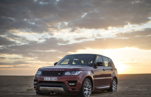 Range Rover Sport setzt neuen Meilenstein im Sand