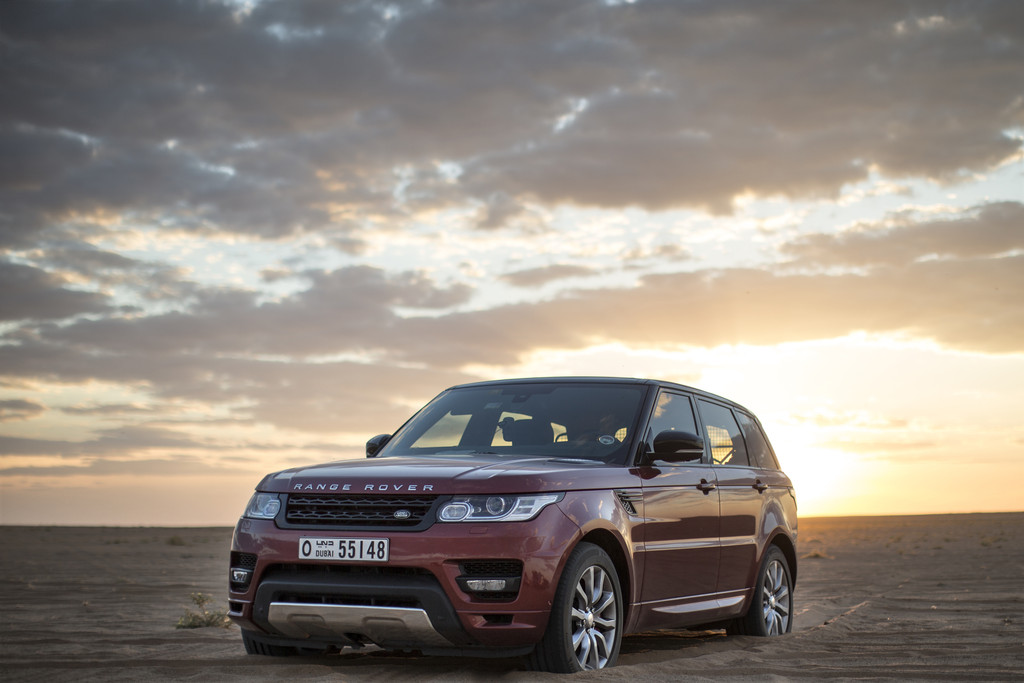 Range Rover Sport setzt neuen Meilenstein im Sand