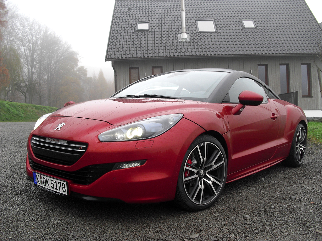 Rennsporttauglich auch bei tristem November-Wetter: Peugeot RCZ R. 
