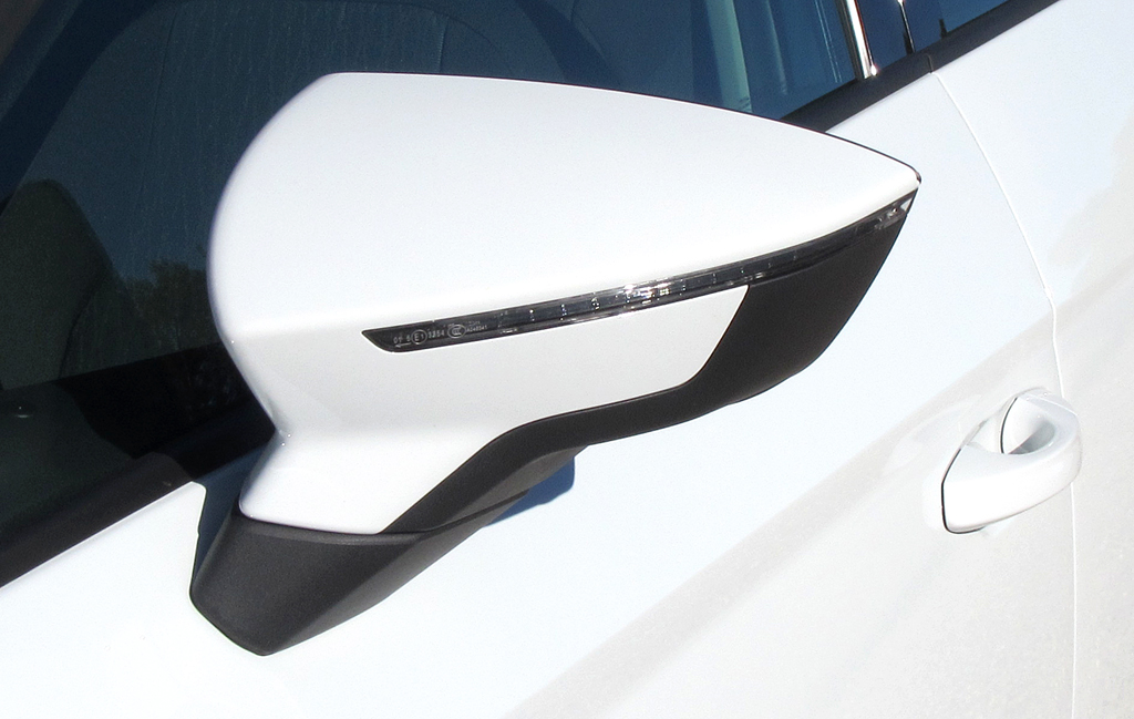 Seat León ST: In die Außenspiegel sind schmale Blinkleisten integriert. 