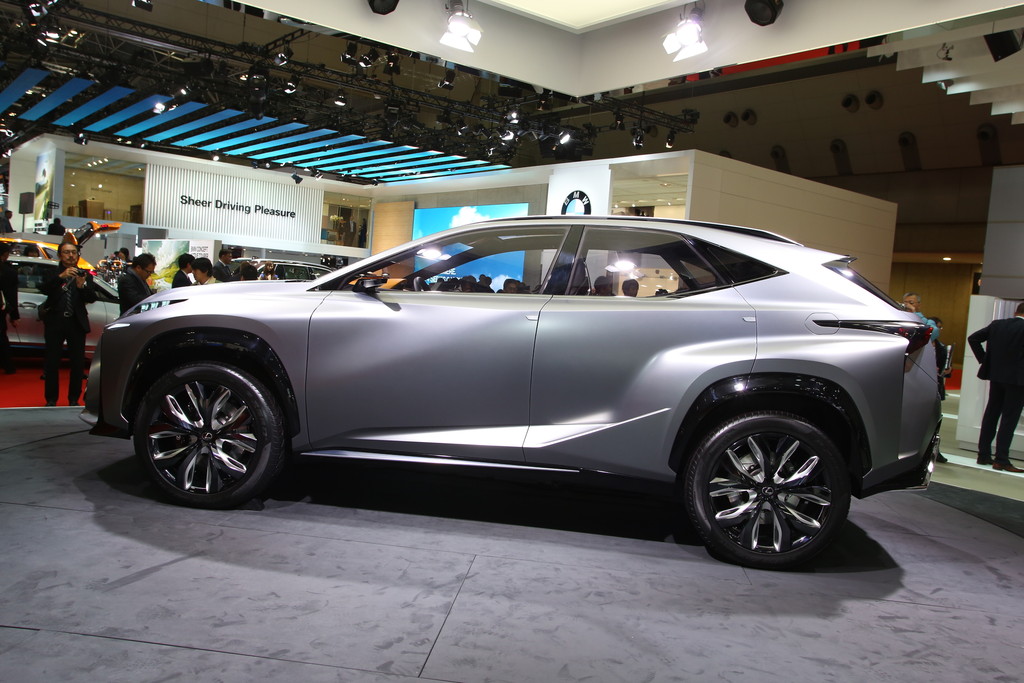 Tokyo 2013: Lexus stellt seinen ersten Turbomotor vor
