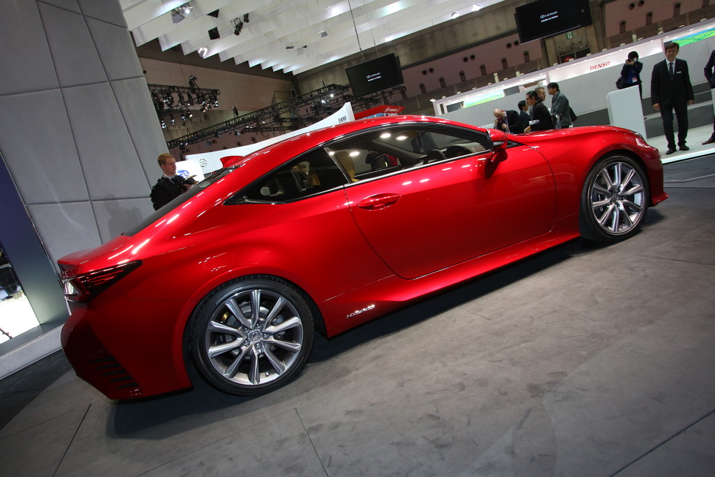 Tokyo 2013: Lexus zeigt Sportcoupé auf IS-Basis