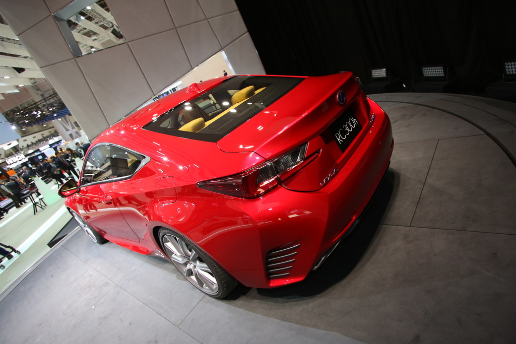 Tokyo 2013: Lexus zeigt Sportcoupé auf IS-Basis