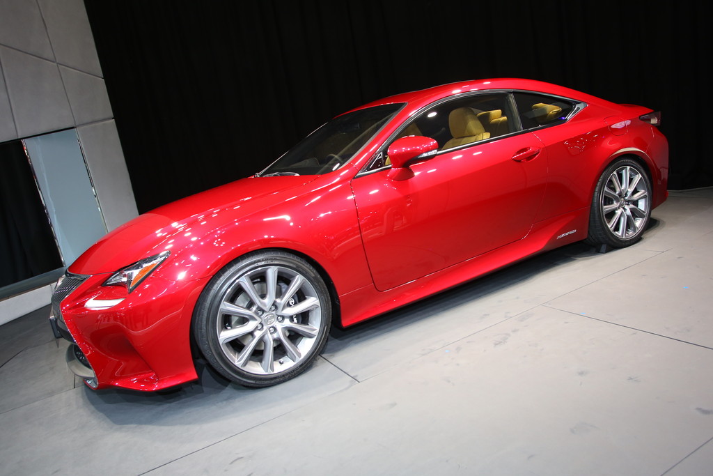 Tokyo 2013: Lexus zeigt Sportcoupé auf IS-Basis