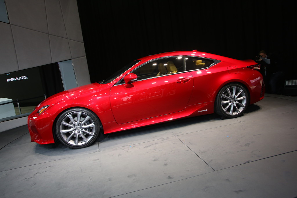 Tokyo 2013: Lexus zeigt Sportcoupé auf IS-Basis