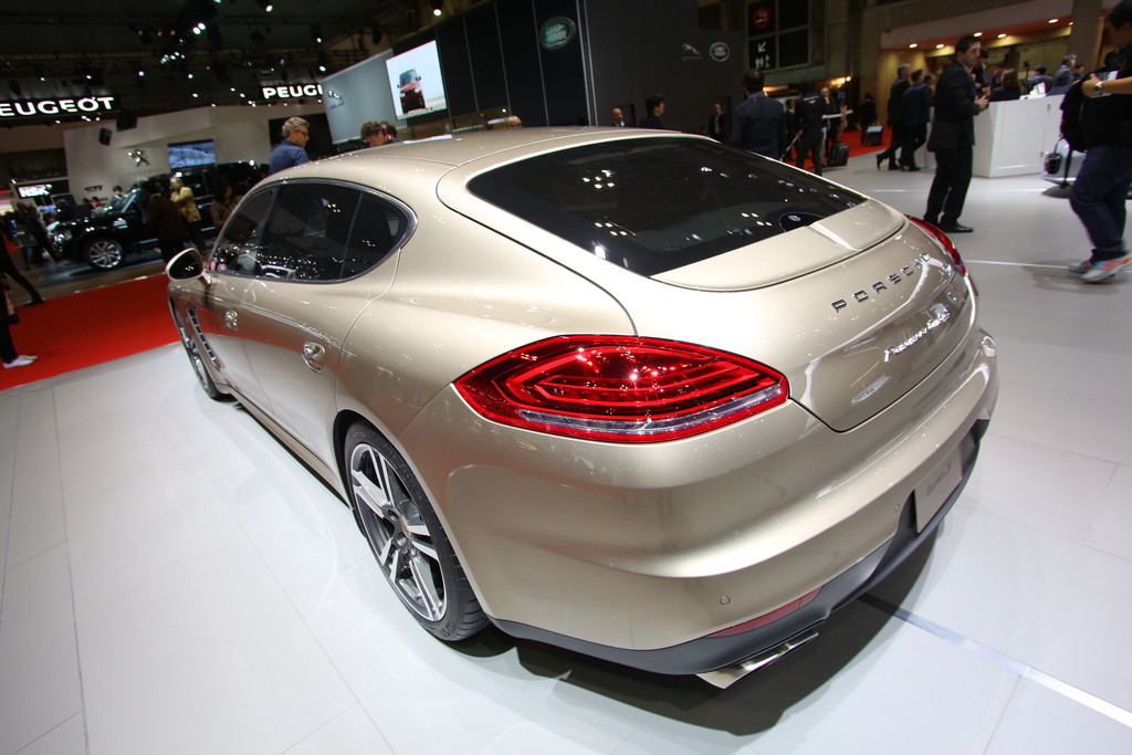 Tokyo 2013: Porsche Panamera bekommt 50 PS mehr