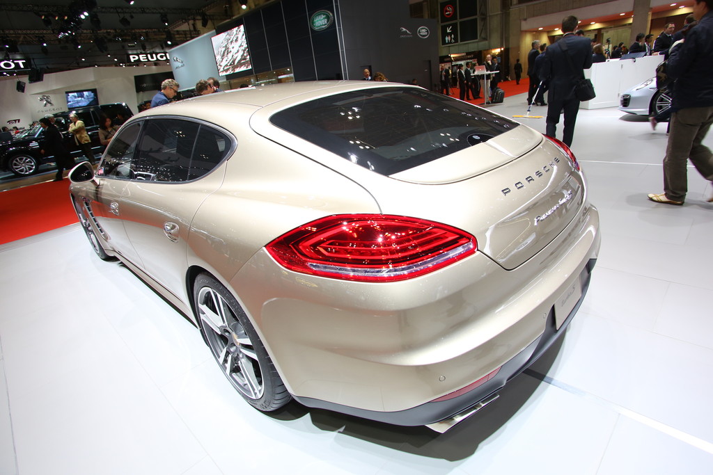 Tokyo 2013: Porsche Panamera bekommt 50 PS mehr