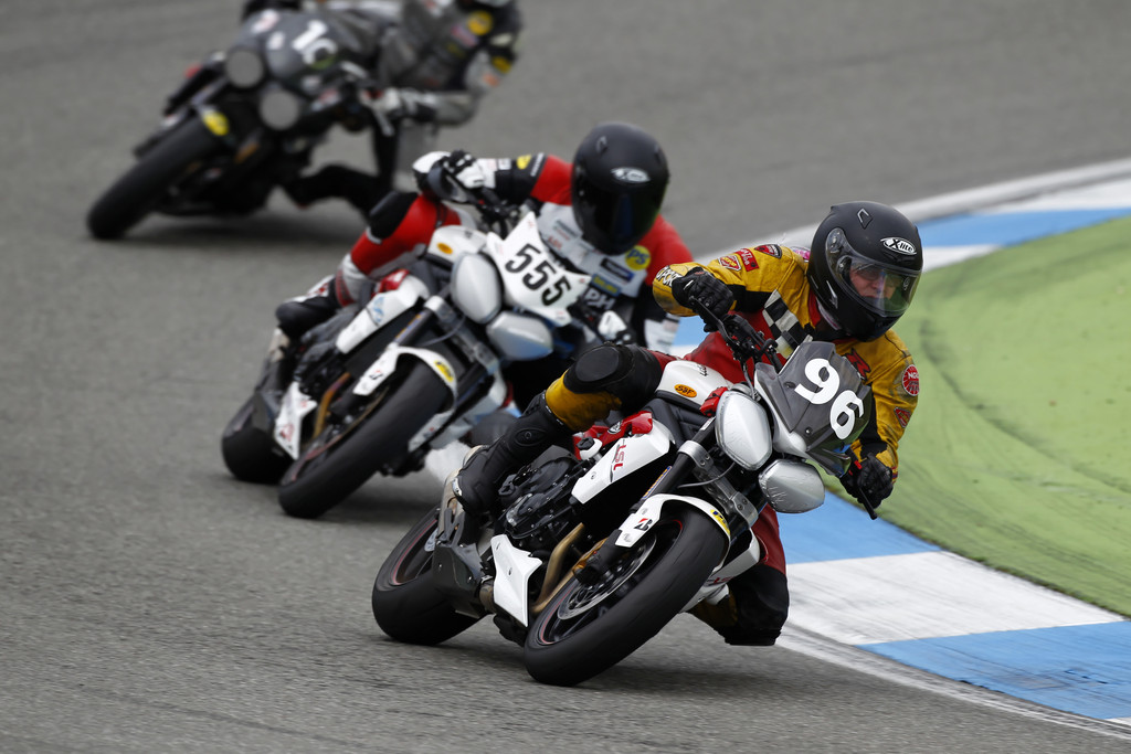 Zwei Triumph-Serien für Hobbyrennfahrer