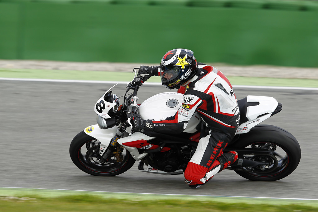 Zwei Triumph-Serien für Hobbyrennfahrer