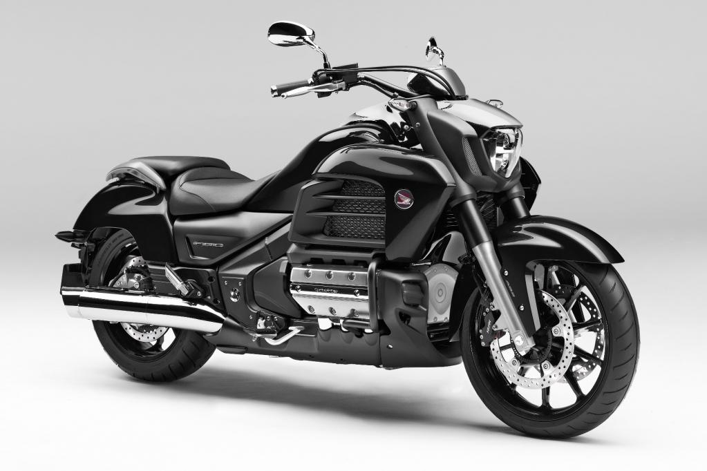 Zwei neue Straßen-Motorräder von Honda