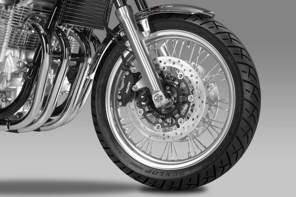 Zwei neue Straßen-Motorräder von Honda