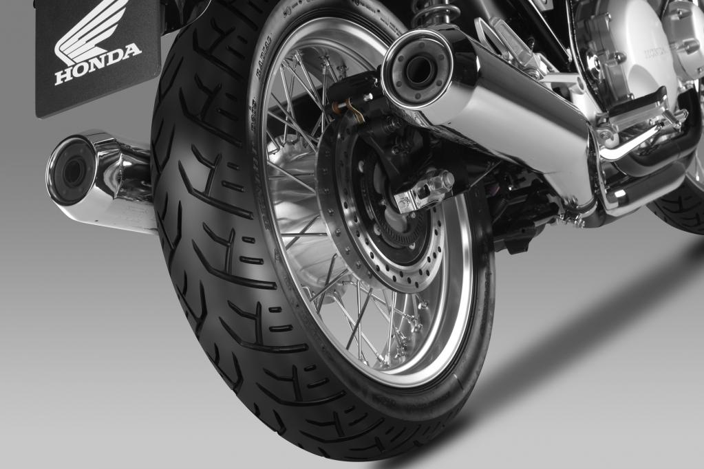 Zwei neue Straßen-Motorräder von Honda